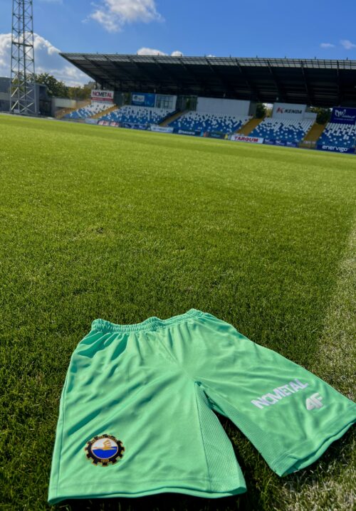 Prywatne: SPODENKI MECZOWE 4F ZIELONE JUNIOR – 128