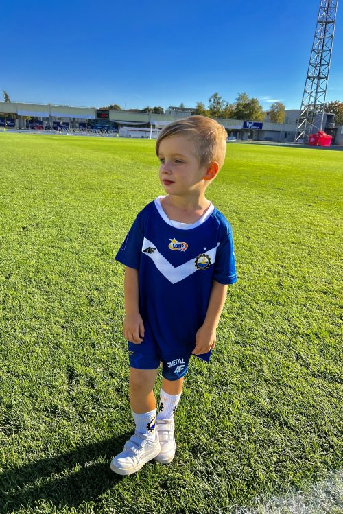 SPODENKI MECZOWE 4F NIEBIESKIE JUNIOR – 98/104